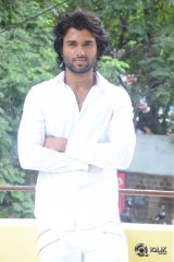 Vijay Deverakonda Interview About Pelli Choopulu Movie